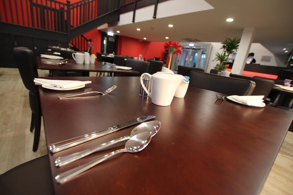 Ramada Oxford Hotel Waterstock