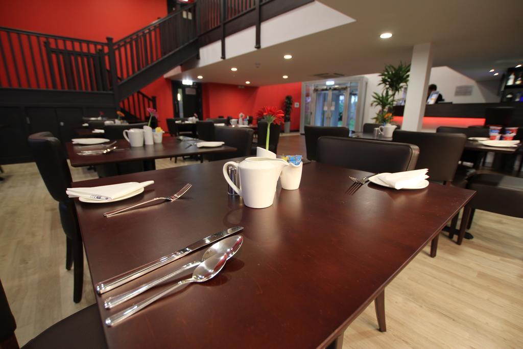 Ramada Oxford Hotel Waterstock