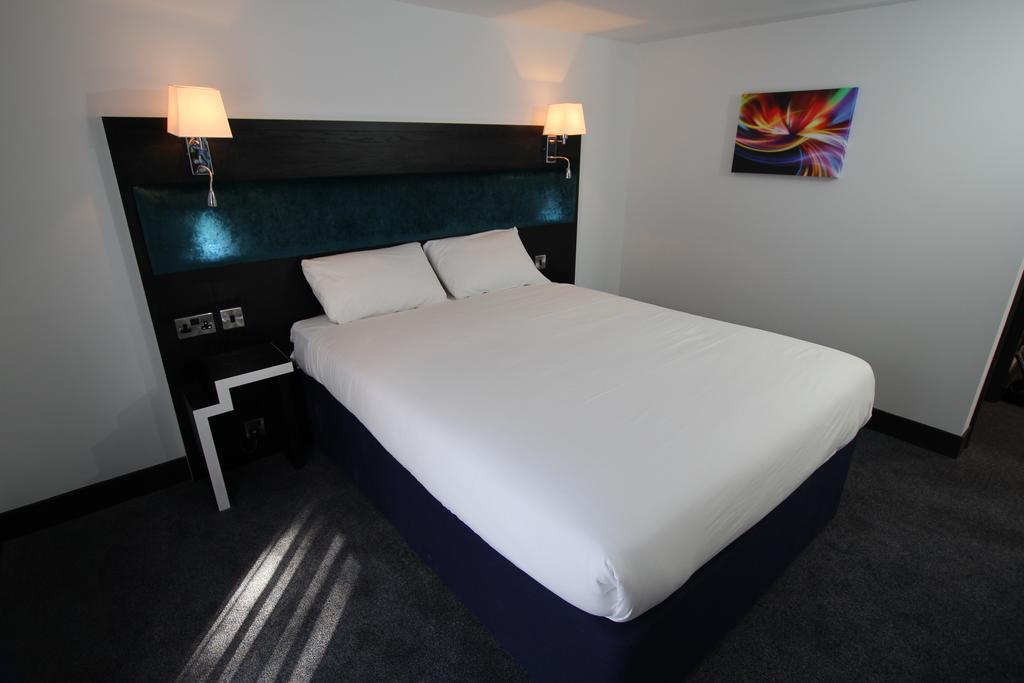Ramada Oxford Hotel 4*