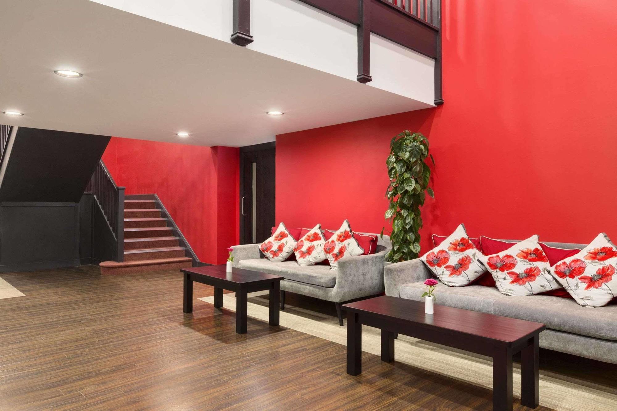 Ramada Oxford 4*