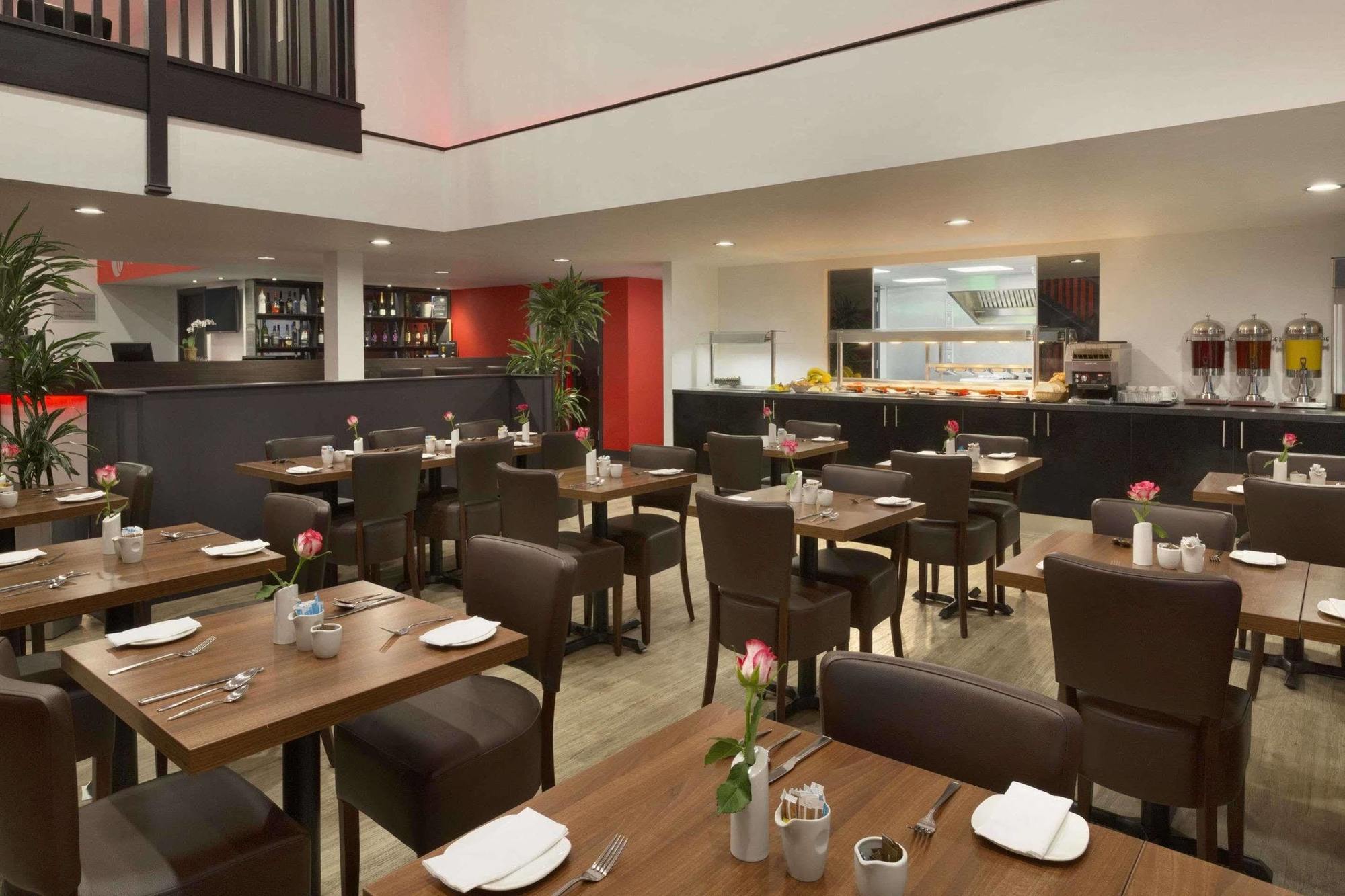 Ramada Oxford Hotel 4*