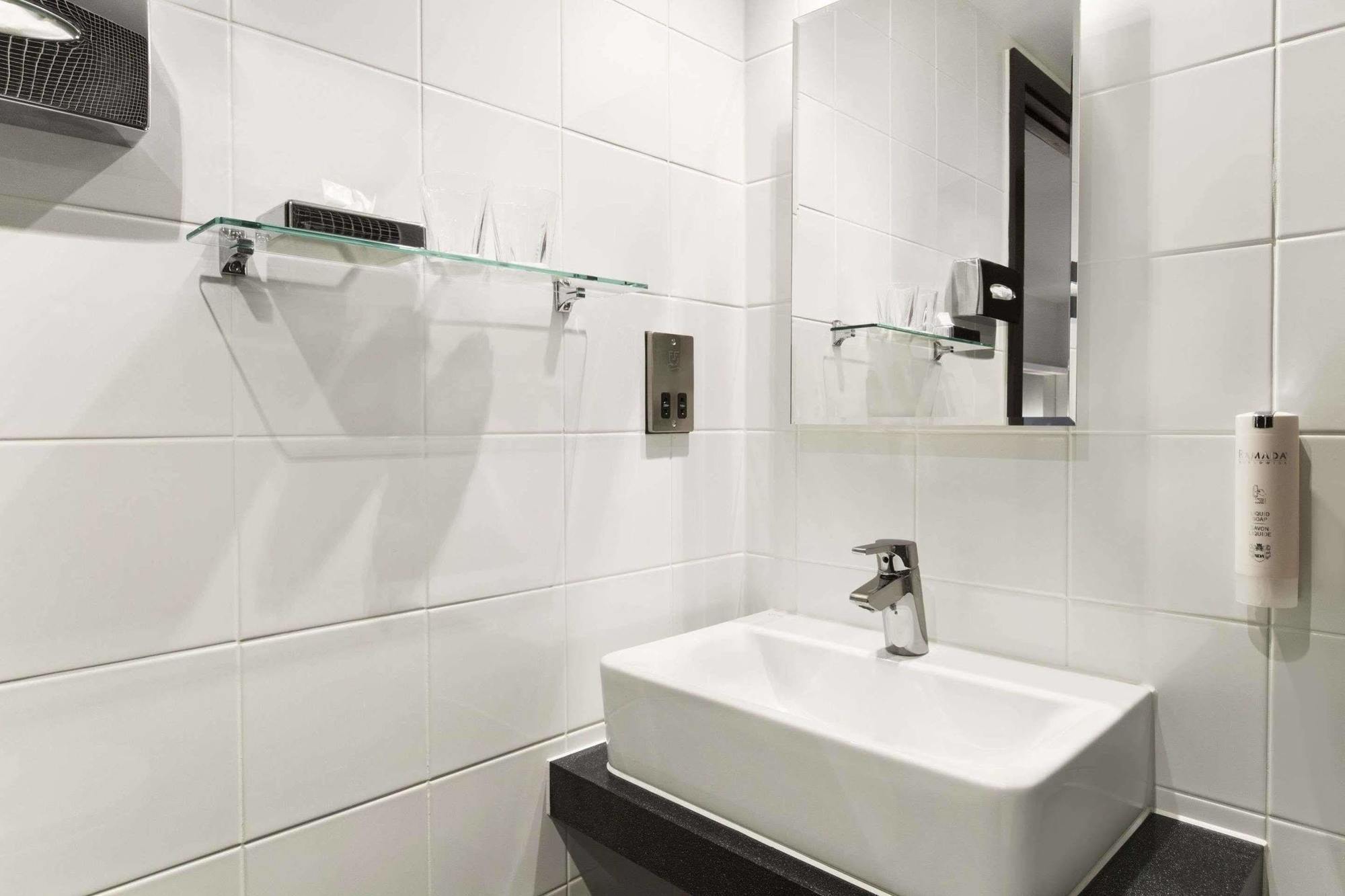 Ramada Oxford 4*