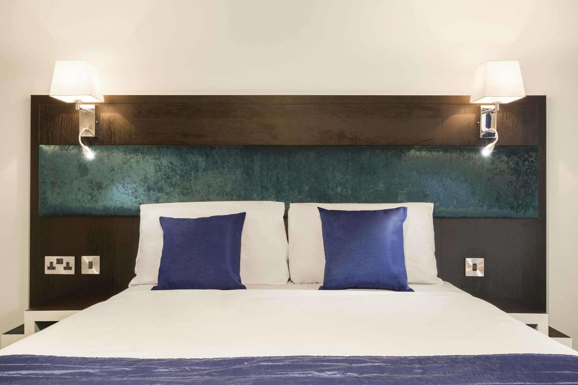 Ramada Oxford Hotel 4*