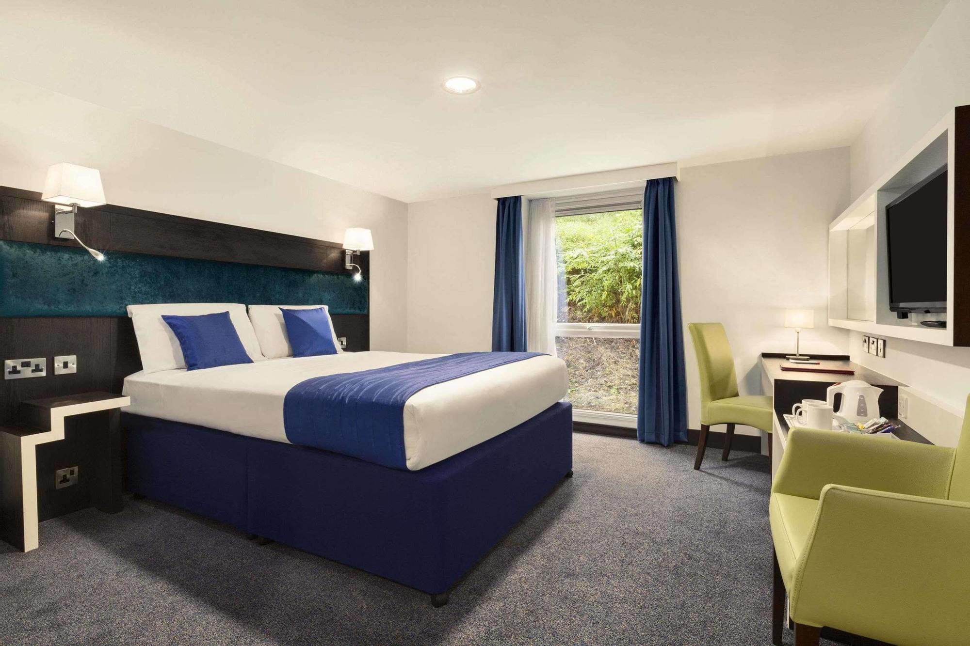 Ramada Oxford Hotel Waterstock