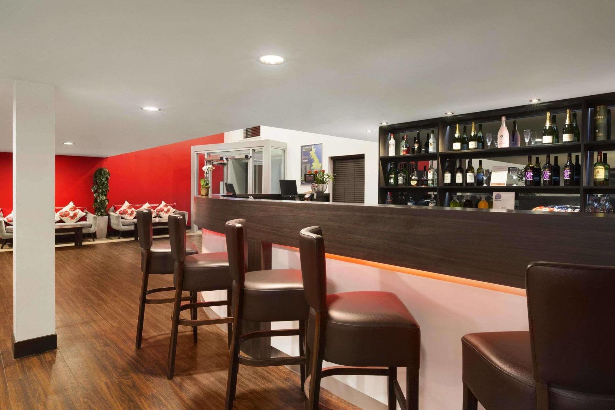 Ramada Oxford Hotel Waterstock