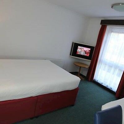 Ramada Oxford Hotel 4*