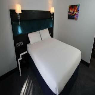 Ramada Oxford Hotel Waterstock